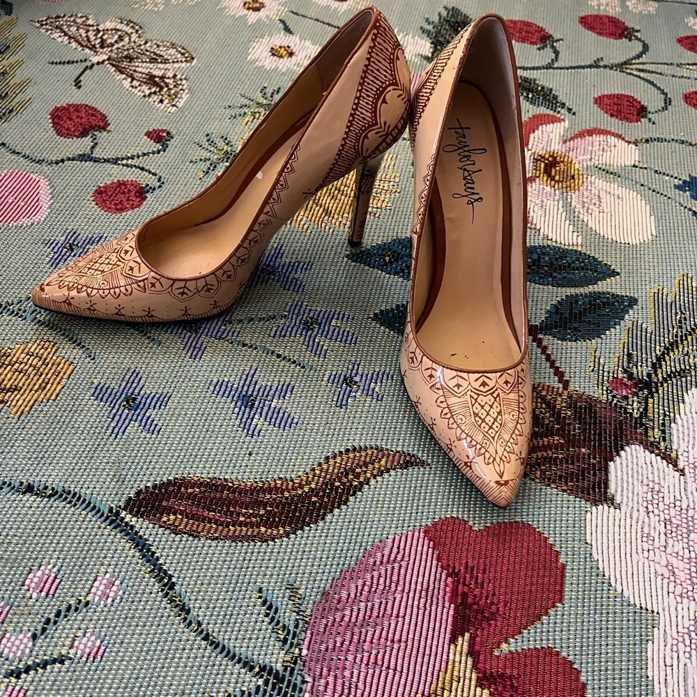Taylor Says Hand Painted Henna Heels - Picture 2 of 5